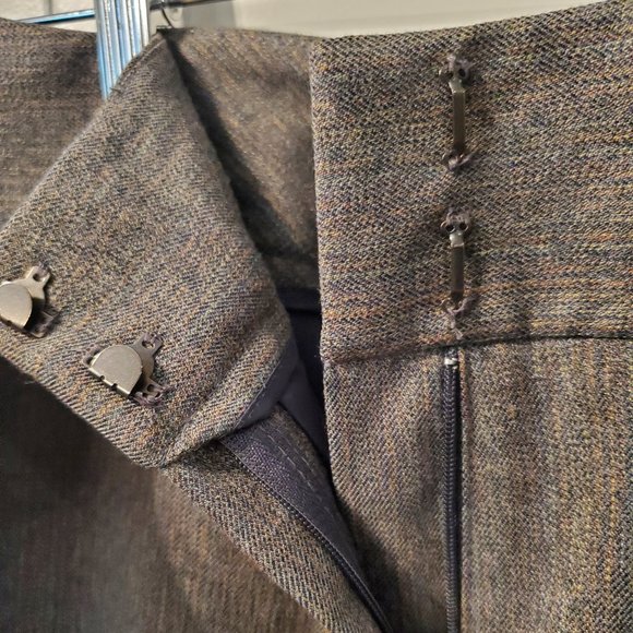 Signature by Larry Levine Women's 2 piece Pant Suit - Picture 8 of 8